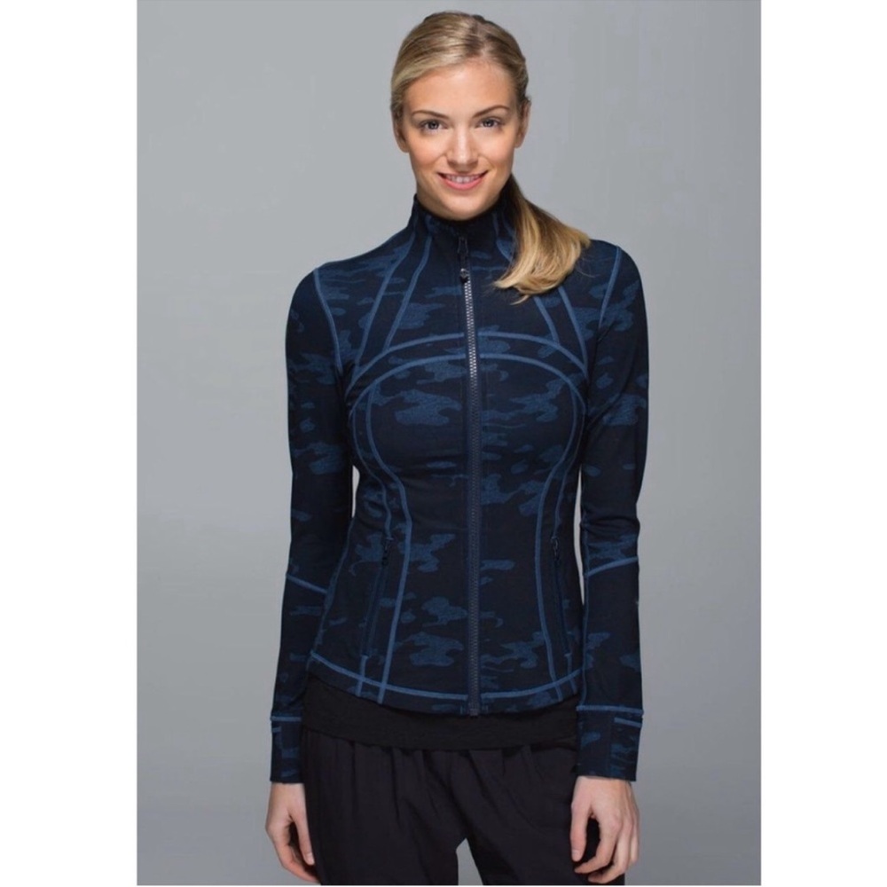 LULULEMON CAMO DEFINE JACKET sz 8
Heathered Texture LOTUS BLUE/OIL SLICK